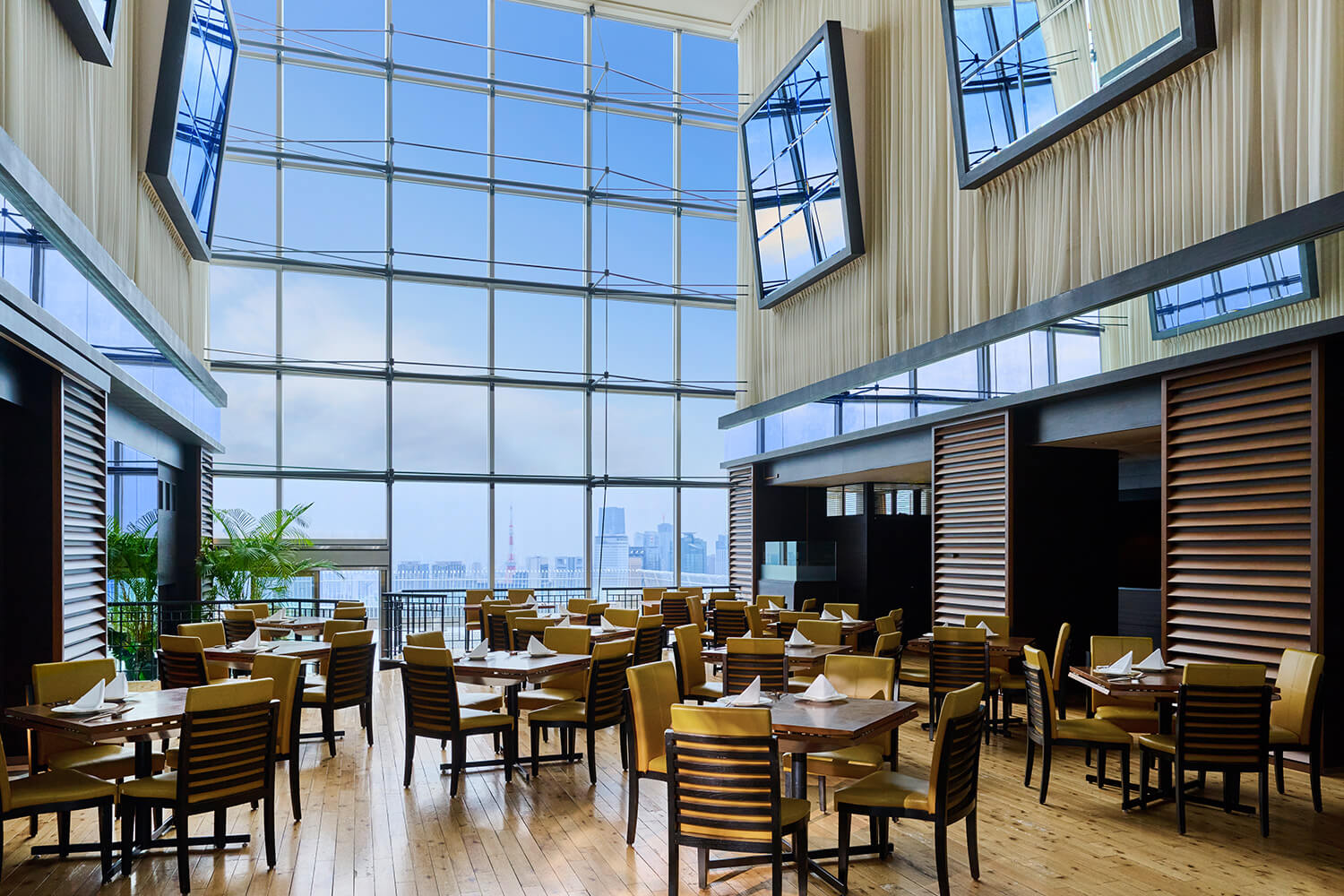 レストランルーク ウィズ スカイラウンジ（RESTAURANT LUKE with SKY